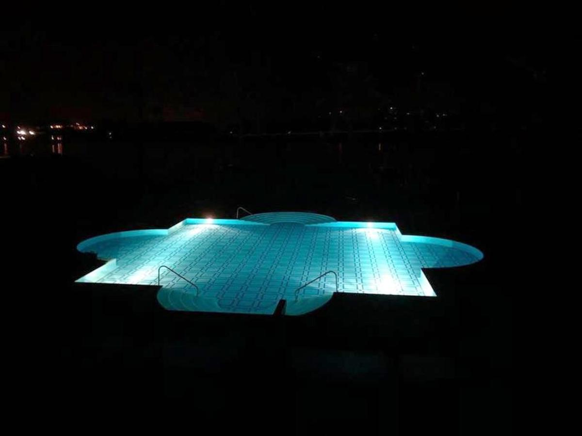 Charming Apartment In Estombar With Private Pool. 외부 사진